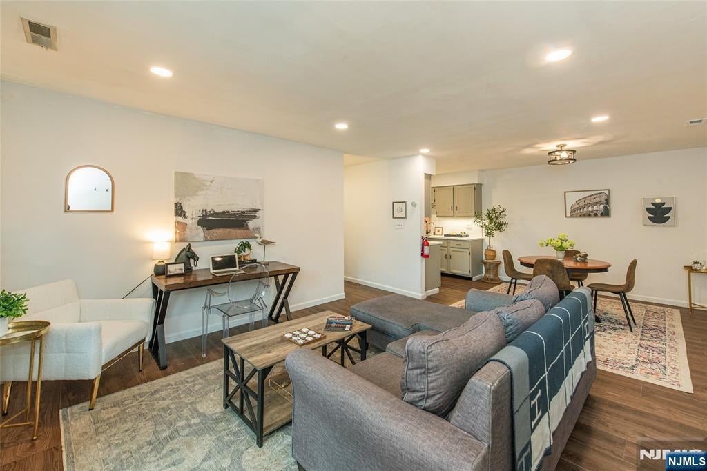 34 John Street 3A