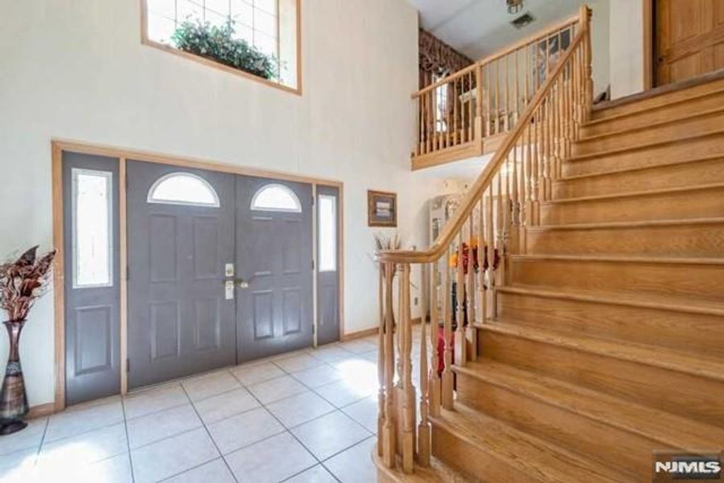 Photo of 15 Old Oak Drive, Mahwah, NJ 07430 (MLS # 26006700)