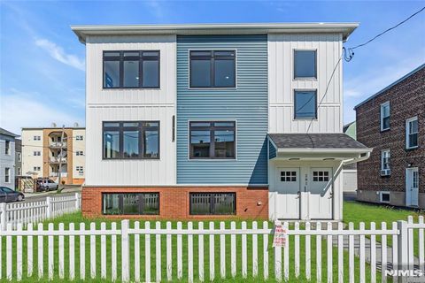 281 Maple Street Kearny NJ 07032