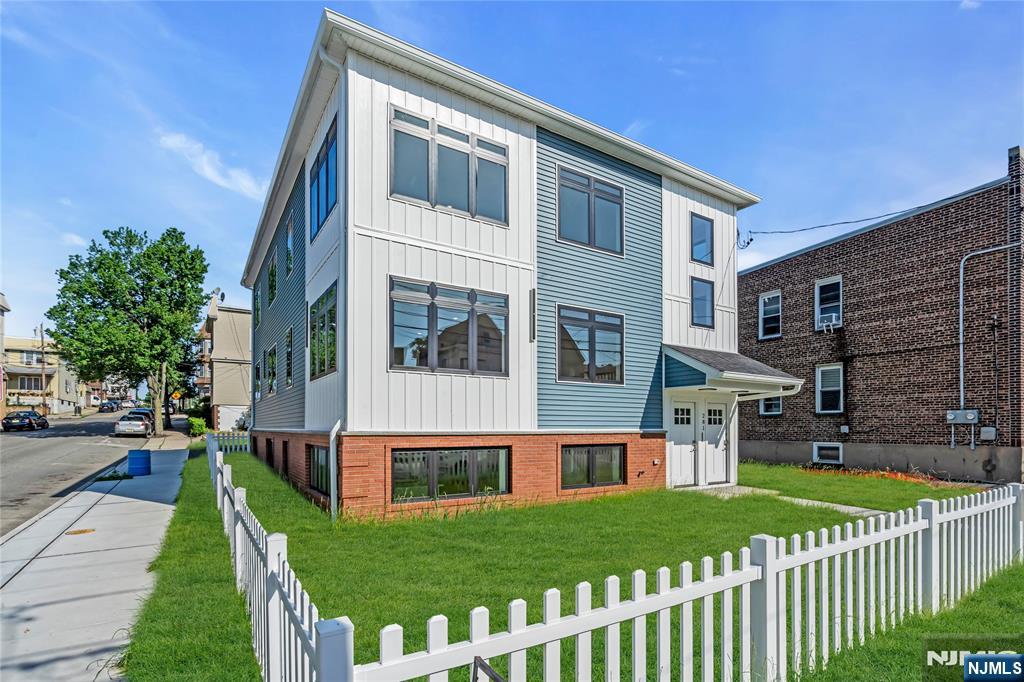 281 Maple Street