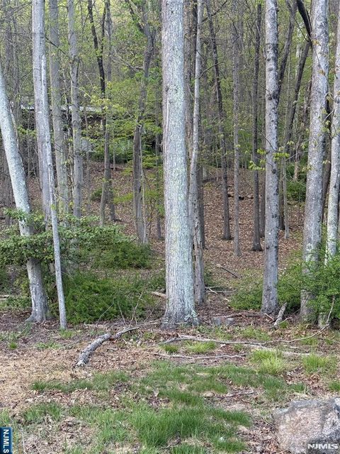 Photo of 78 Deerhaven, Mahwah, NJ 07430 (MLS # 26014435)