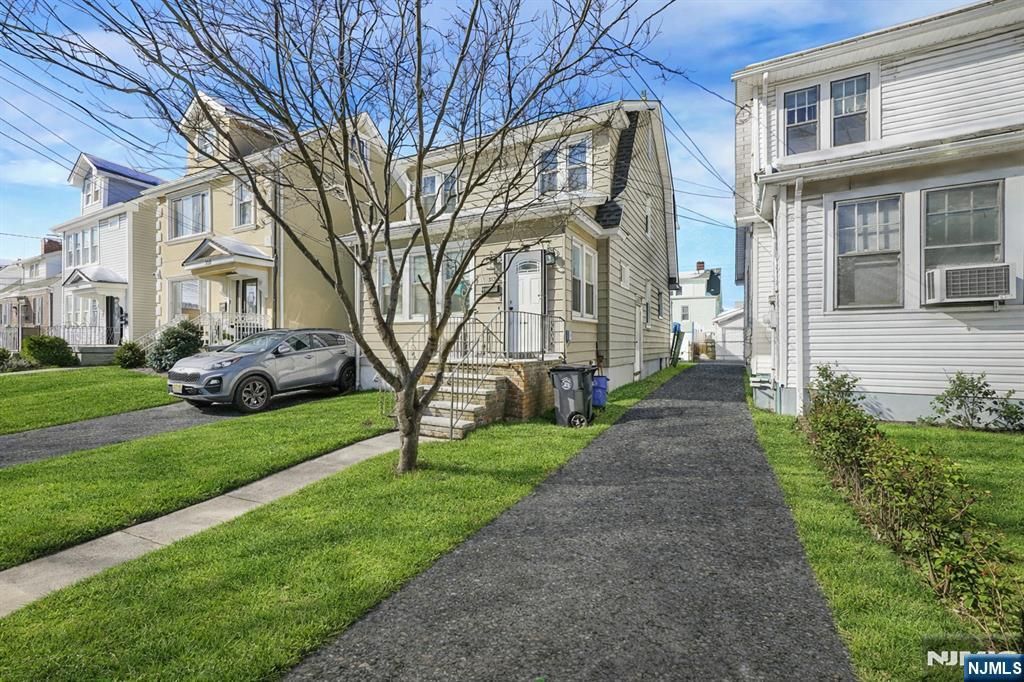 Photo of 352 12th Street, Newark, NJ 07107 (MLS # 26003787)