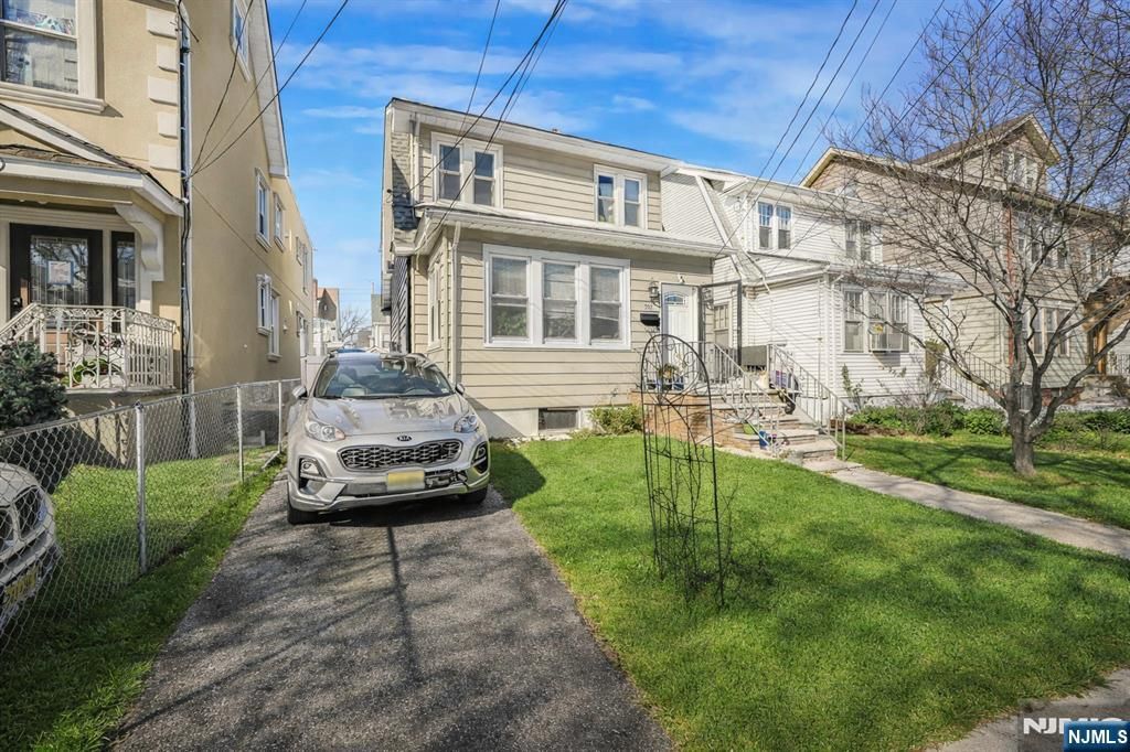 Photo of 352 12th Street, Newark, NJ 07107 (MLS # 26003787)