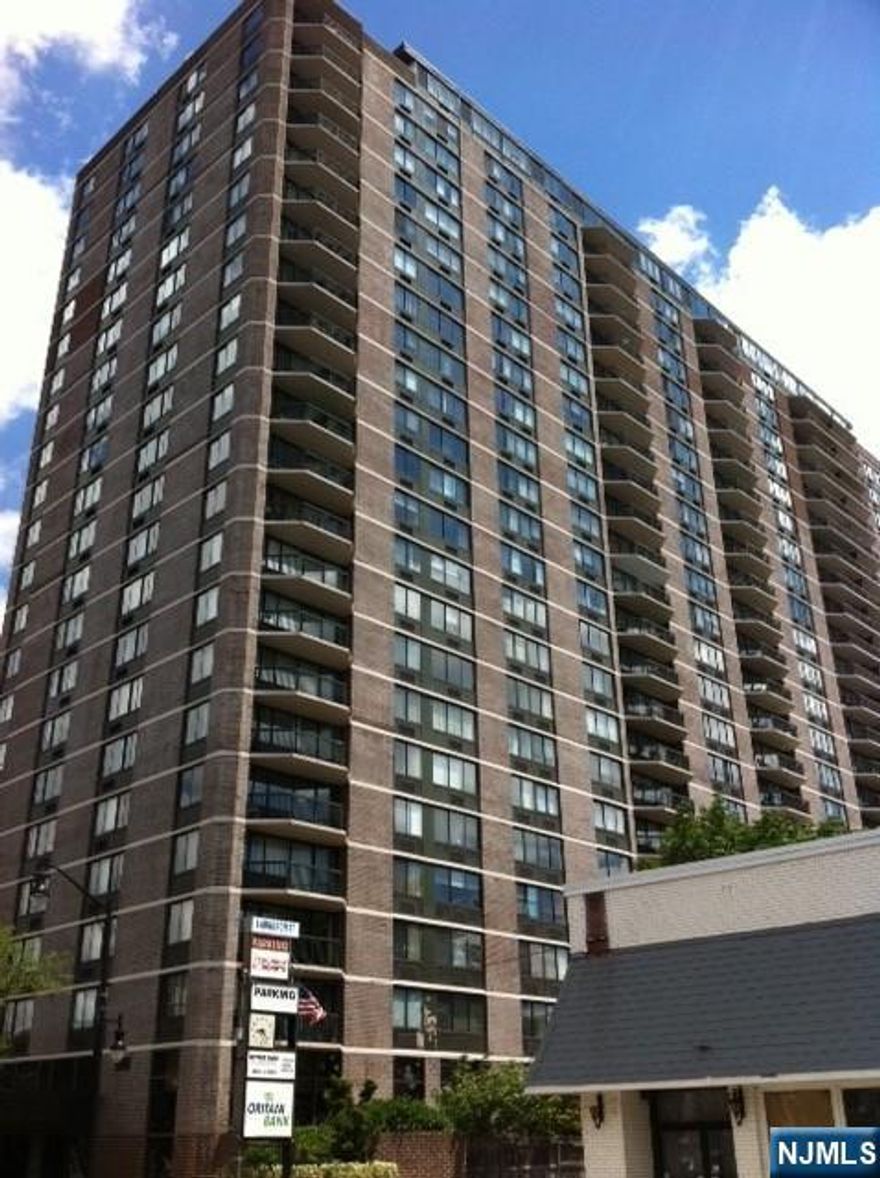 BEAUTIFUL VIEW OF GWB., FULL SERVICE BLDG, OUTDOOR POOL,GYM,24 HR DRMAN, BIKE RM, COMMUNITY ROOM, NYC BUS OUT FRONT, WALK TO STORES. RENT INCLUDES ALL UTILITIES, CABLE TV AND INTERNET. LAMINATE FLOOR THROUGHOUT FOR EASY CARE. RENOVATED BATHROOM. VALID TENANT INSURANCE IS REQUIRED PRIOR TO MOVE-IN. ALL OFFERS MUST INCLUDE A FORMAL APPLICATION ALONG WITH A VALID COPY OF CREDIT REPORT ( NTN REPORT PREFERRED) AND PROOF OF INCOME. $300 MOVE-IN FEE (NON-REFUNDABLE) AND $400 REFUNDABLE MOVE-IN DEPOSIT REQUIRED, SHOULD BE CERTIFIED CHECKS. TENANT IS RESPONSIBLE FOR FIRST $150 OF REPAIRS PETS<30# LB OK