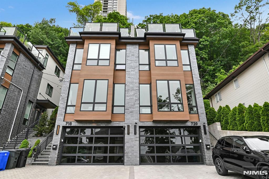 Property for Sale at 712 Undercliff Avenue, Edgewater, New Jersey - Bedrooms: 4 
Bathrooms: 5  - $1,650,000