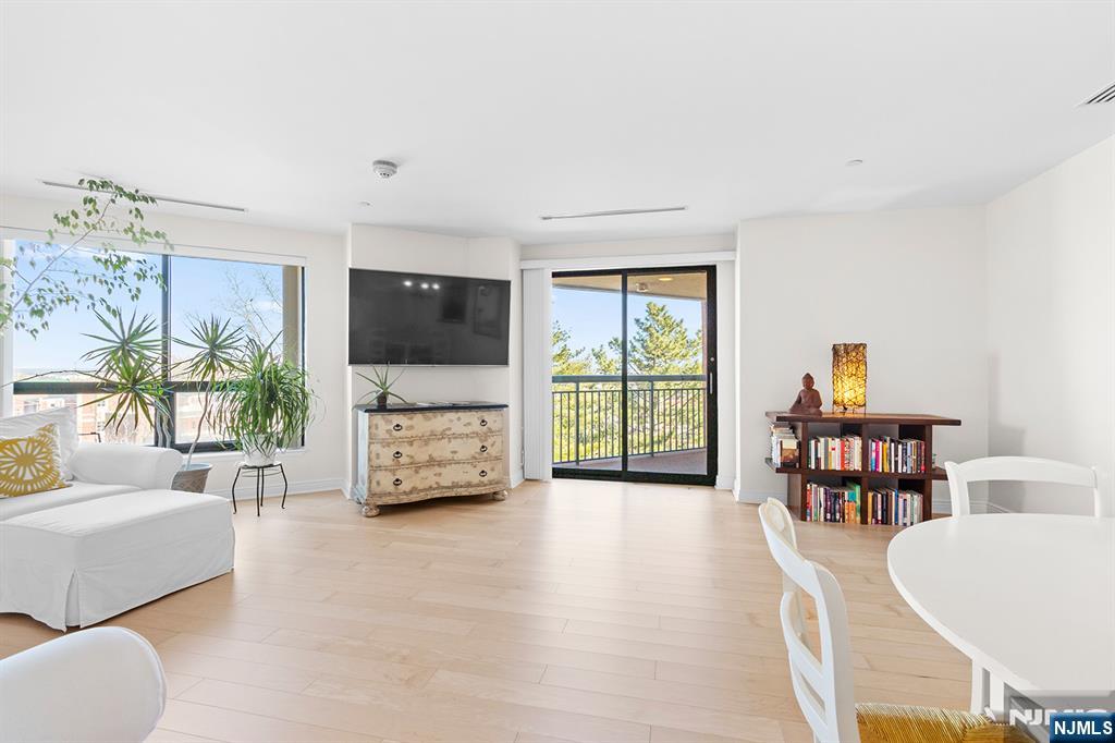 1 Orient Way 401