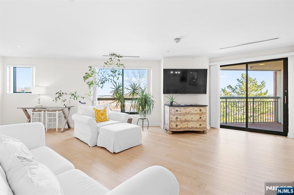 1 Orient Way 401