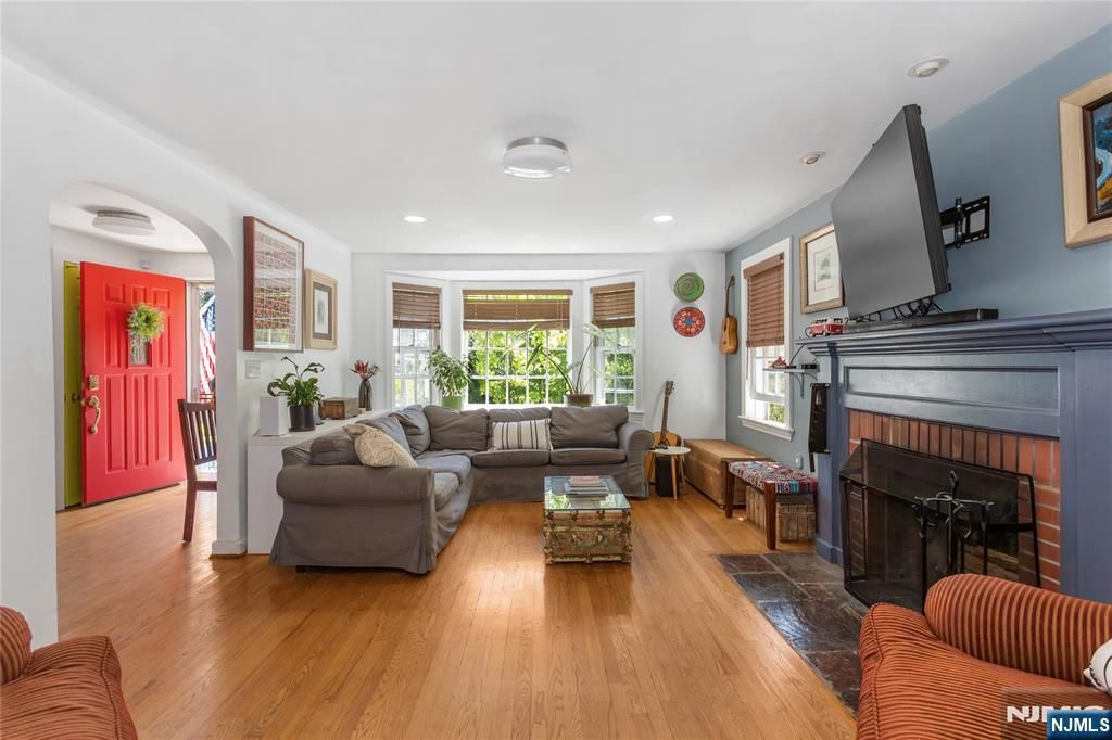 Photo of 12 Overlook Avenue, West Orange, NJ 07052 (MLS # 26017610)