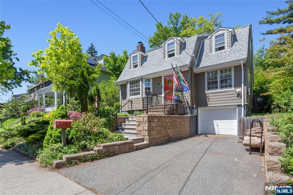 Photo of 12 Overlook Avenue, West Orange, NJ 07052 (MLS # 26017610)