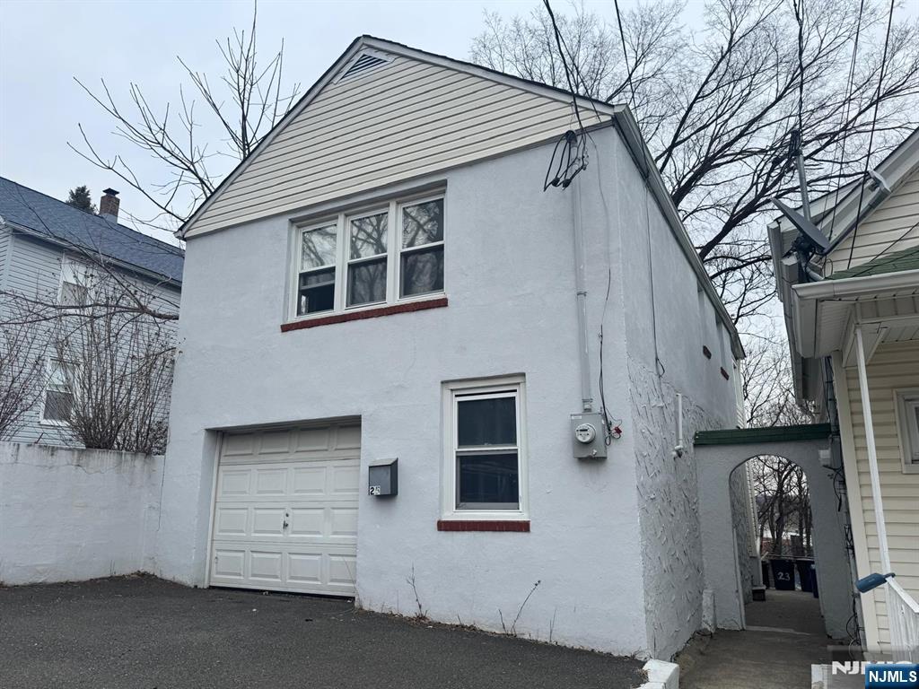 2325 Mohawk, Hawthorne, New Jersey - 2 Bedrooms  
1 Bathrooms  
4 Rooms - 