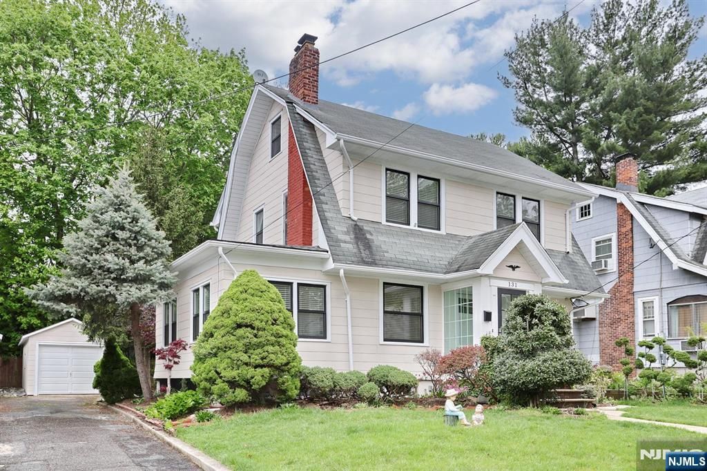 Photo of 131 Highwood Avenue, Leonia, NJ 07605 (MLS # 26014140)