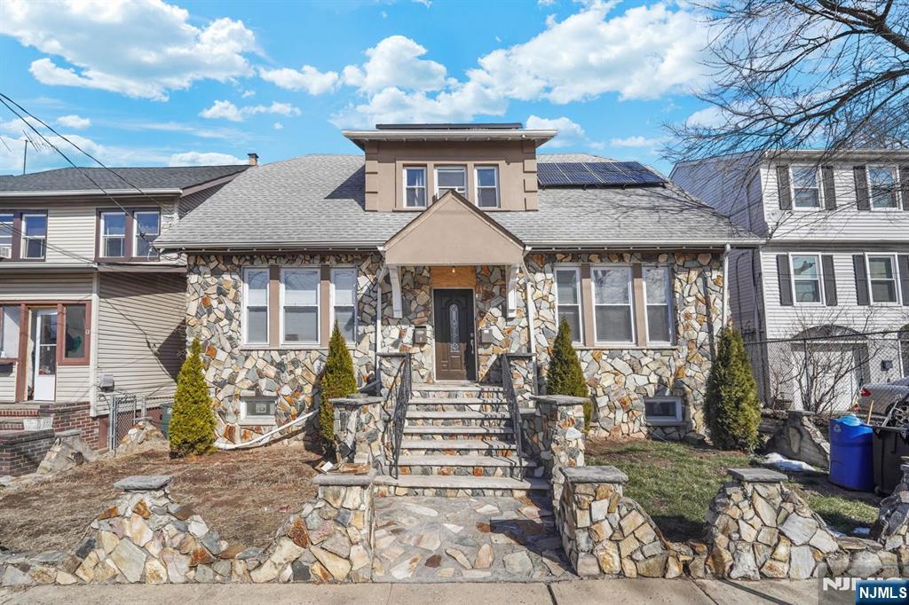 8 Laventhal Avenue