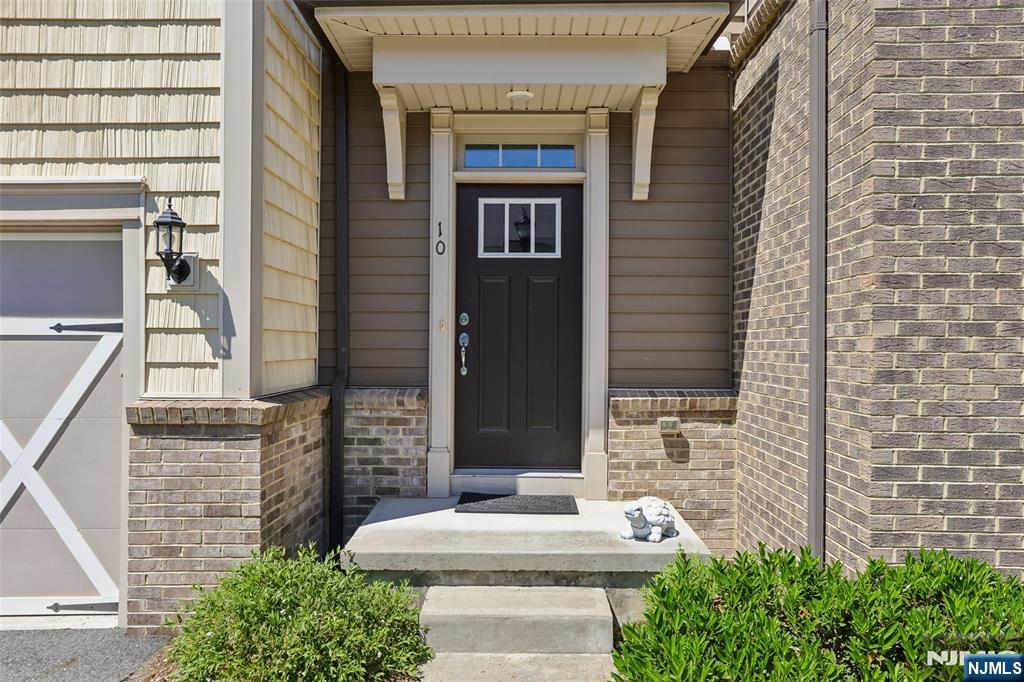 10 Winfield Drive 602