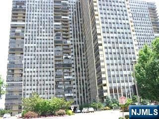Rental Property at 300 Winston Dr 2115, Cliffside Park, New Jersey - Bedrooms: 2 
Bathrooms: 2 
Rooms: 4  - $3,750 MO.