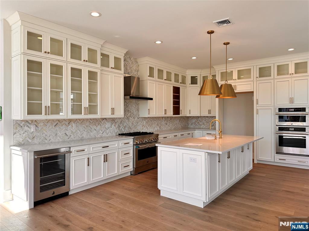 19 Muirfield Drive, River Vale, New Jersey - 3 Bedrooms  
4 Bathrooms - 