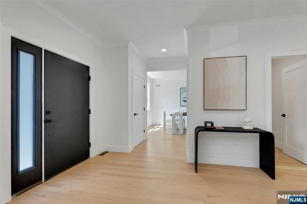 273 W Englewood Avenue