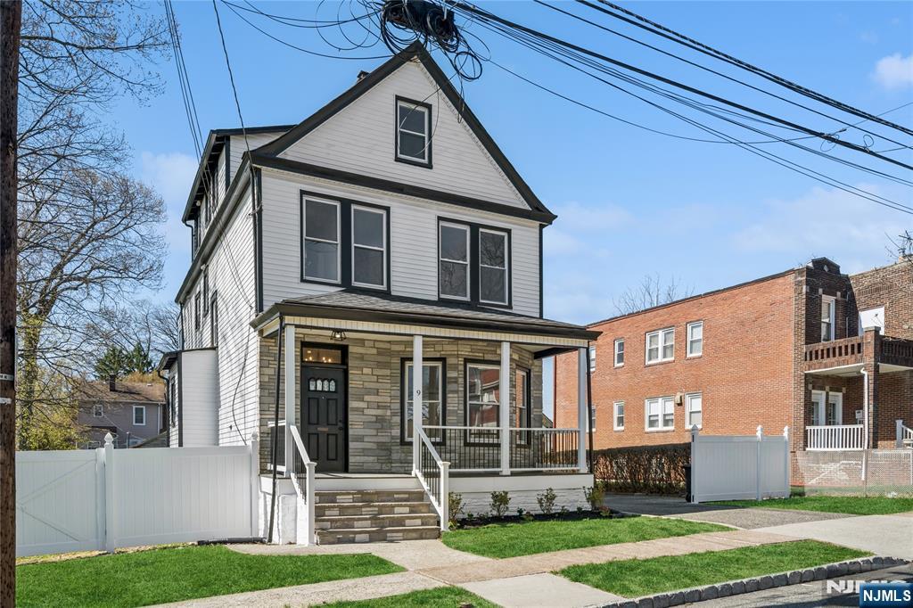 Property for Sale at 9 Warman Street, Montclair, New Jersey - Bedrooms: 5 
Bathrooms: 3 
Rooms: 8  - $1,049,000