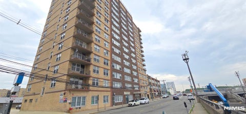 Photo of 201 Bridge PLZ #3F, Fort Lee, NJ 07024 (MLS # 26021595)