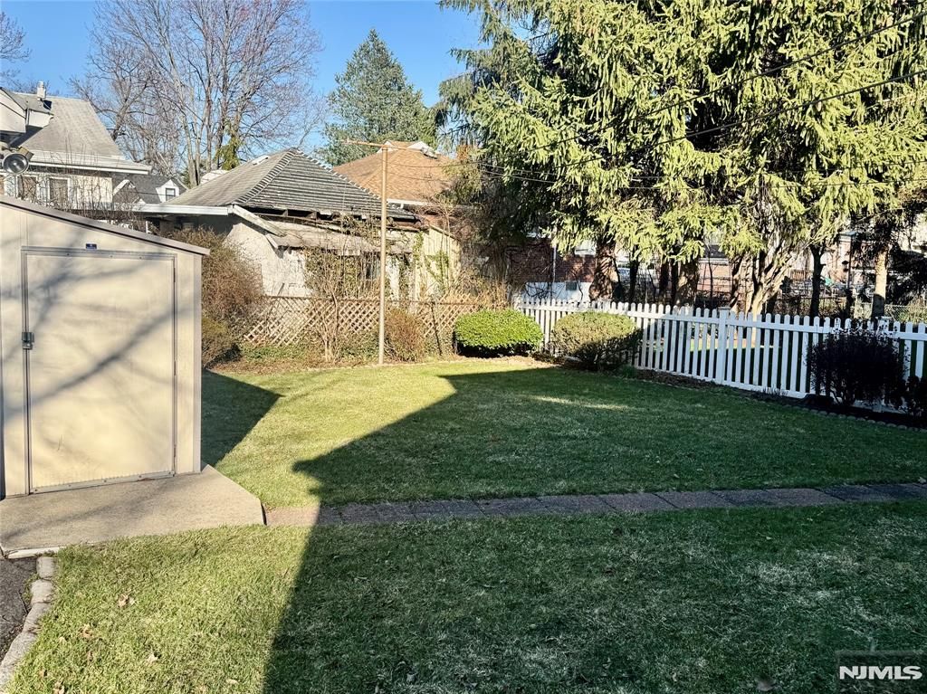 Photo of 689 Linden Avenue, Ridgefield, NJ 07657 (MLS # 26010049)