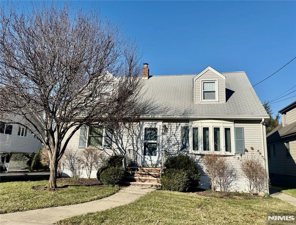 Photo of 689 Linden Avenue, Ridgefield, NJ 07657 (MLS # 26010049)