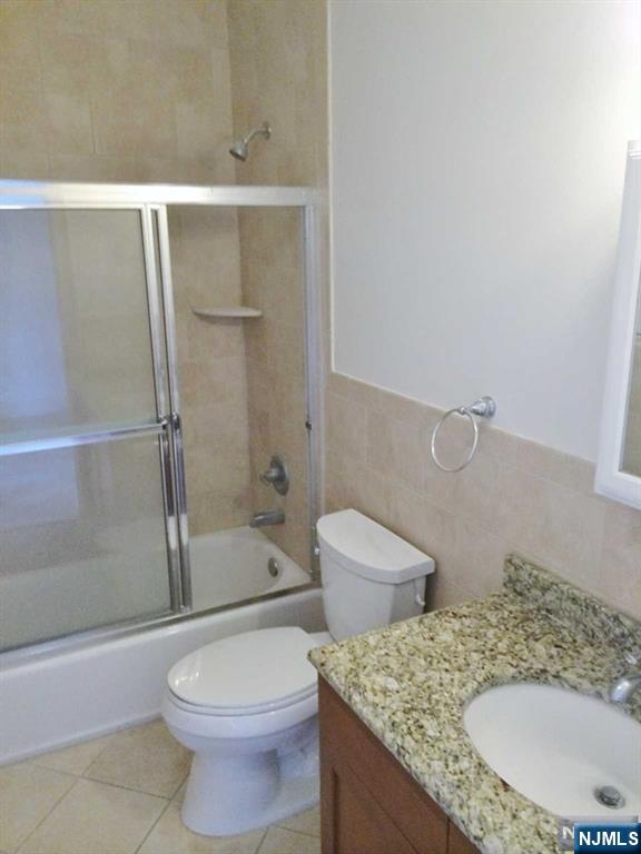 2450 Lemoine Avenue A