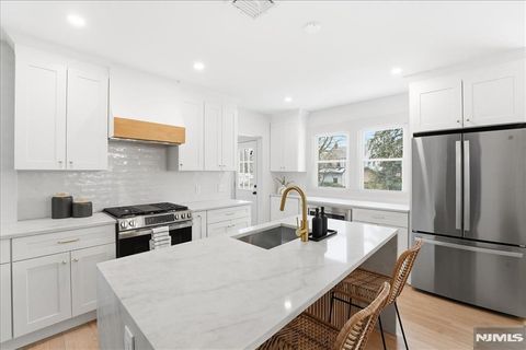 1096 Margaret Street Teaneck NJ 07666