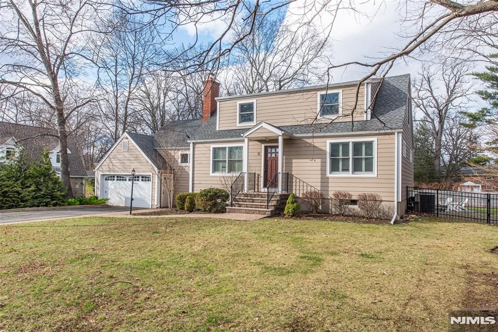 Photo of 49 Poplar Street, Ramsey, NJ 07446 (MLS # 26009643)