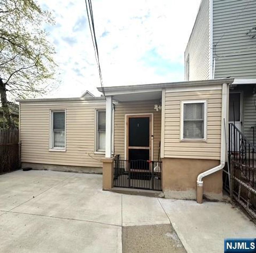 One floor independent unit available for rent for June 1. It offers a living room x eat in kitchen x 1 bedroom and a full bath. plus share use of backyard Tenant pays heat and hot water, gas an electric, window air conditioning. Municipal parking lot a block away with Harrison Resident Parking Permit. A very convenient location for all you need for a comfortable living like close distance from Laundromat, Restaurants, Schools, Doctor's Office, Public Transportation, Parks, Shopping, Financial Institutions, NJIL, Rutgers and much more. Require full application, interview, background check, proof of ability to pay rent and proof of identity.