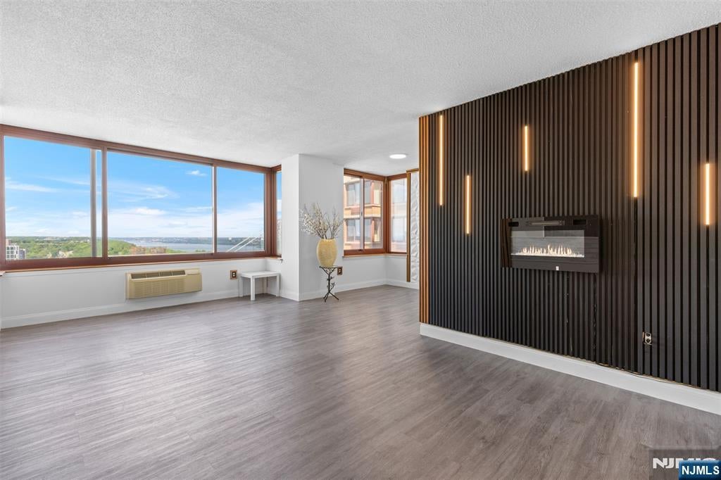 100 Old Palisade Road 3215