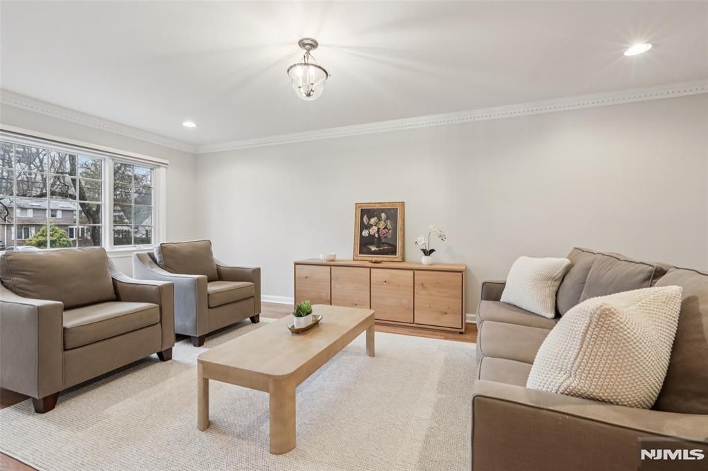 Photo of 189 Glen Avenue, Glen Rock, NJ 07452 (MLS # 26008784)