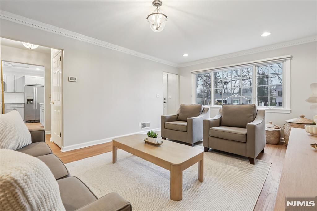 Photo of 189 Glen Avenue, Glen Rock, NJ 07452 (MLS # 26008784)