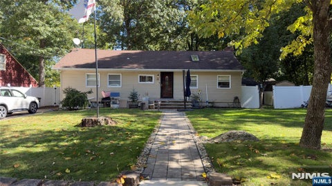 Photo of 37 Maxim Drive, Hopatcong, NJ 07843 (MLS # 26038853)