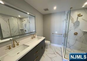 25 Division Street 403