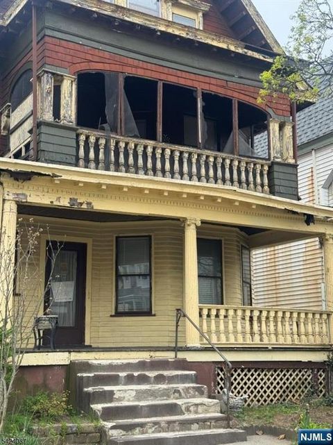 162 18th Street East Orange NJ 07017