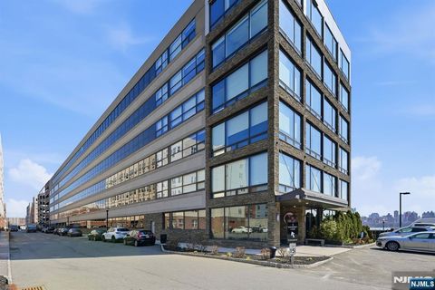 Photo of 9 Somerset Lane #408, Edgewater, NJ 07020 (MLS # 26010250)