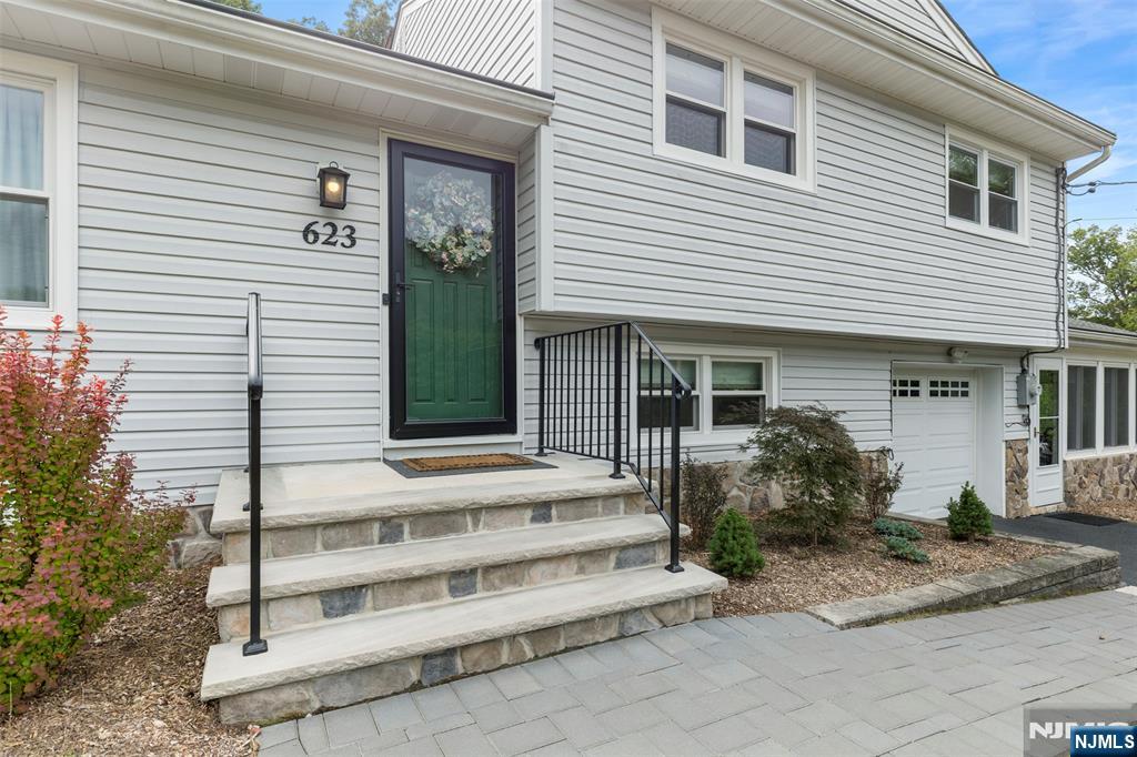 623 Long Hill Road