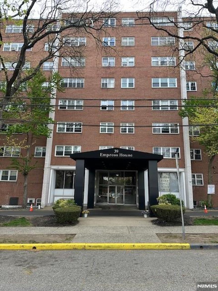 Large 2 Bedroom Condo includes Full Bath, Living Room, Dining Room Area, Kitchen, with Large Entry Foyer. Plenty of closets for storage. Building amenities include, laundry, fitness center, community room, outdoor pool, parking, 24 hr doorman.