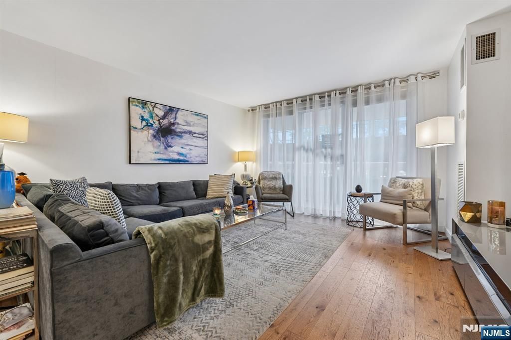 Photo of 555 North Avenue #1V, Fort Lee, NJ 07024 (MLS # 26016334)