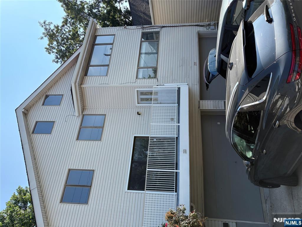 233 Myrtle Avenue