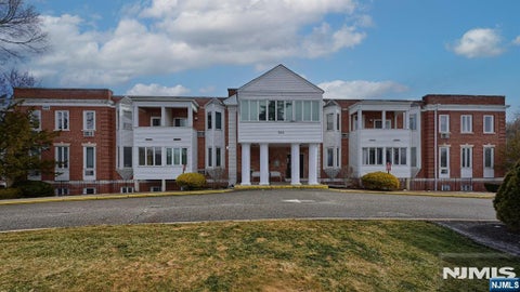 Photo of 520 Turnpike #C109, Pequannock Township, NJ 07444 (MLS # 26041309)