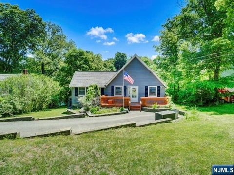 Photo of 38 Orchard Drive, Vernon, NJ 07462 (MLS # 26019574)