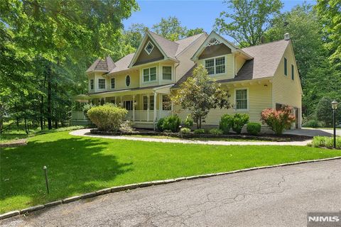 Photo of 519 E Saddle River Road, Upper Saddle River, NJ 07458 (MLS # 26020888)