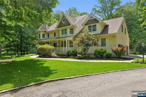 Photo of 519 E Saddle River Road, Upper Saddle River, NJ 07458 (MLS # 26020888)
