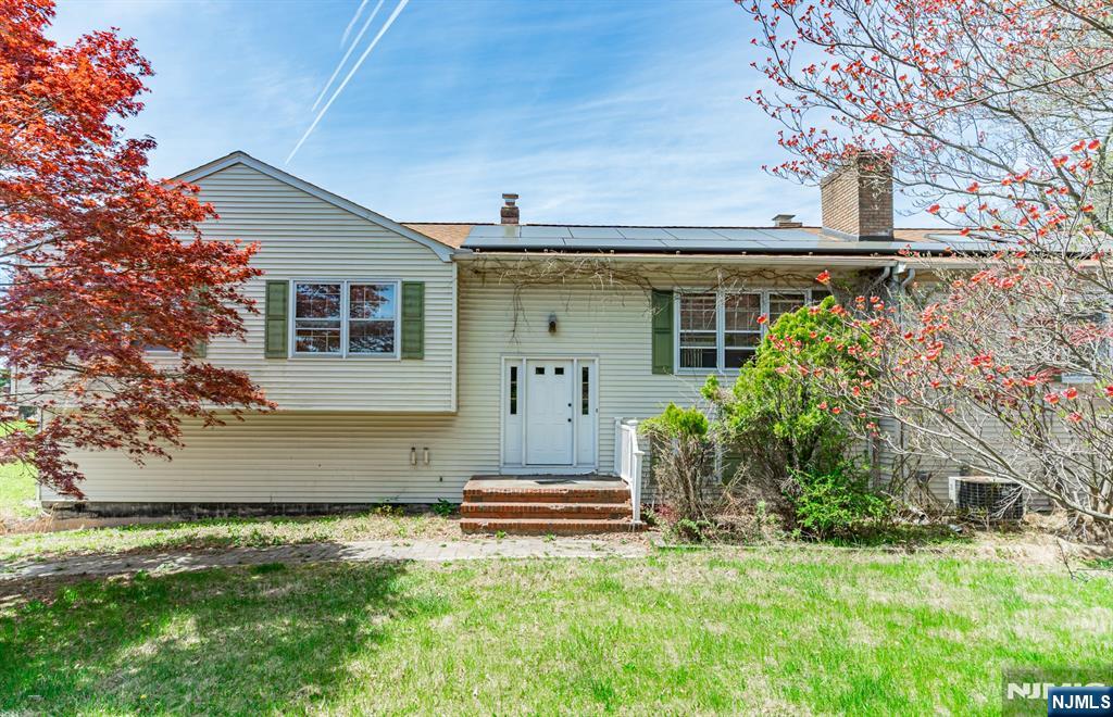 Property for Sale at 1 Mountain View Court, Clinton Twp, New Jersey - Bedrooms: 4 
Bathrooms: 2 
Rooms: 6  - $570,000