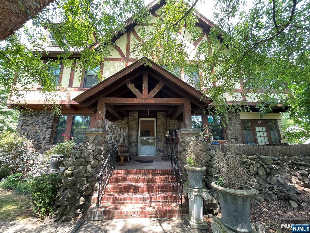 195 Lorraine Avenue 3