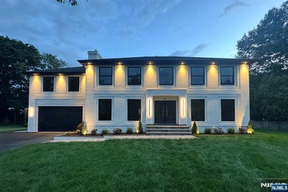 41 Pino Court Clifton NJ 07013