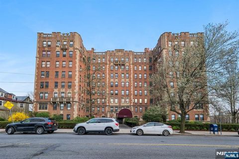 Photo of 363377 Mt Prospect Avenue #6DW, Newark, NJ 07104 (MLS # 26010580)