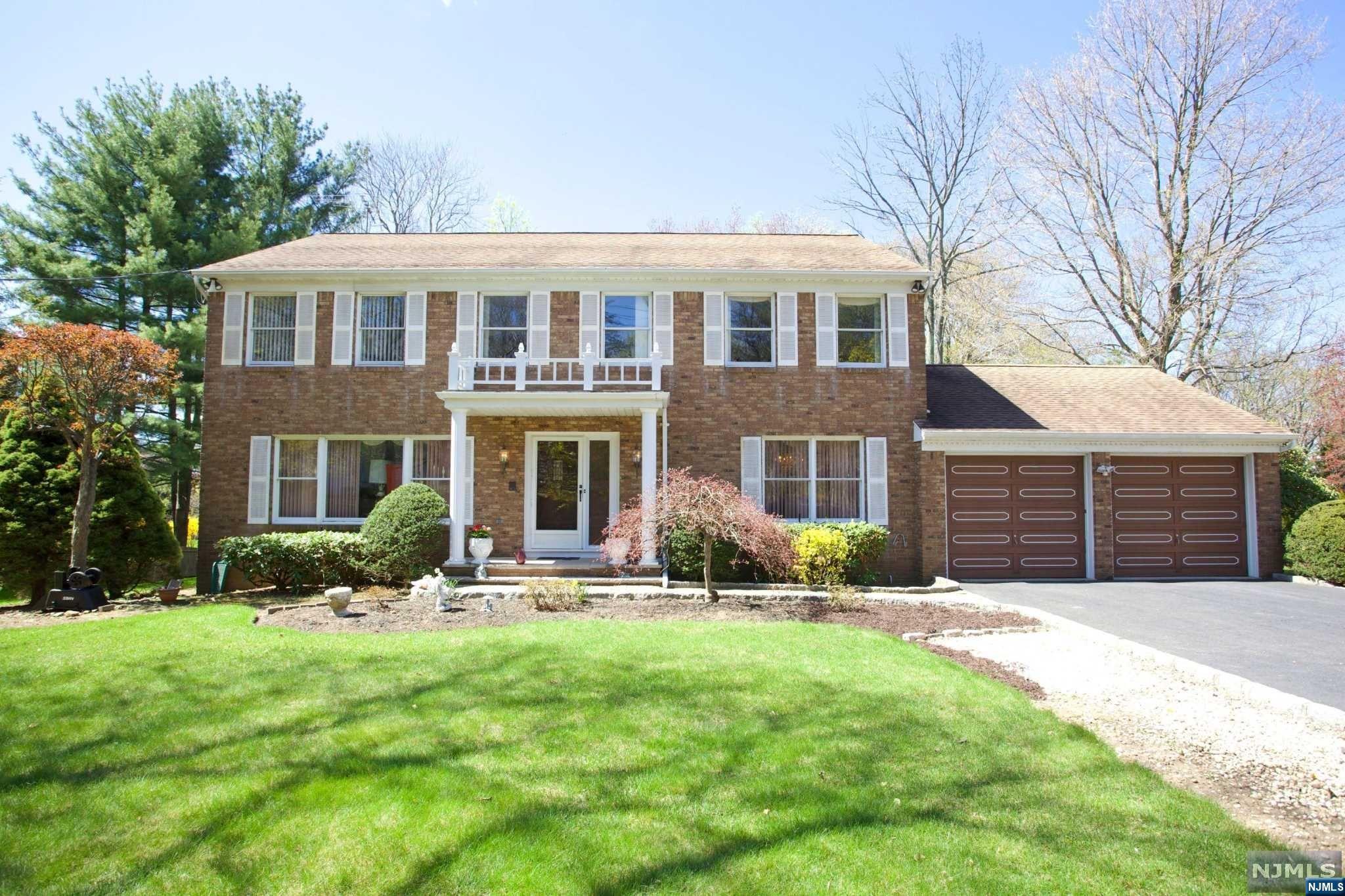 946 Closter Dock Rd, Alpine, New Jersey - 4 Bedrooms  
3 Bathrooms  
7 Rooms - 