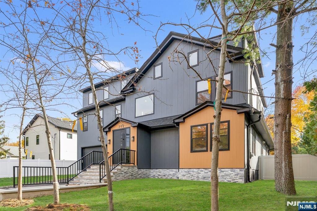 302 W Clinton Avenue