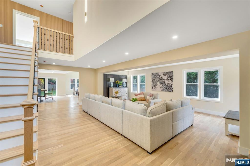 302 W Clinton Avenue